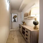 Daedalus Luxury - Seaview & Heated Pool شقة