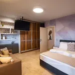 Daedalus Luxury - Seaview & Heated Pool Apartamento