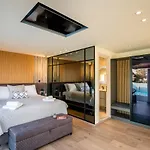 Daedalus Luxury - Seaview & Heated Pool Lägenhet