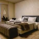 Daedalus Luxury - Seaview & Heated Pool Apartament
