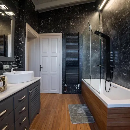 Daedalus Luxury - Seaview & Heated Pool Daire