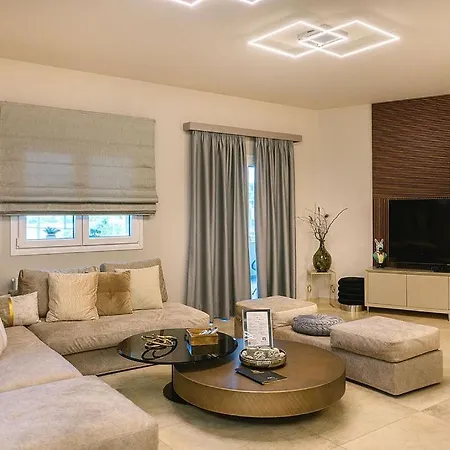 Daedalus Luxury - Seaview & Heated Pool Apartment