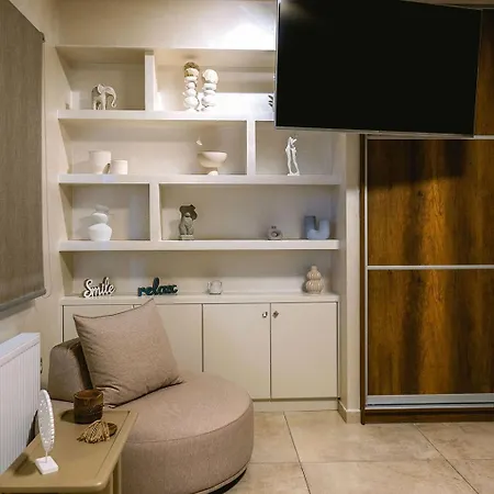 Daedalus Luxury - Seaview & Heated Pool Apartament